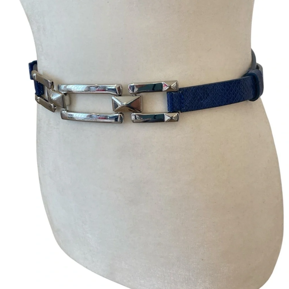 White House Black Market Womens Blue Leather Skinny Belt Size M/L Adjustable